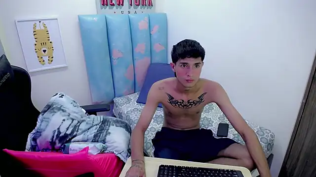 Akyra latinn online show from April 2026 12:17:02 PM