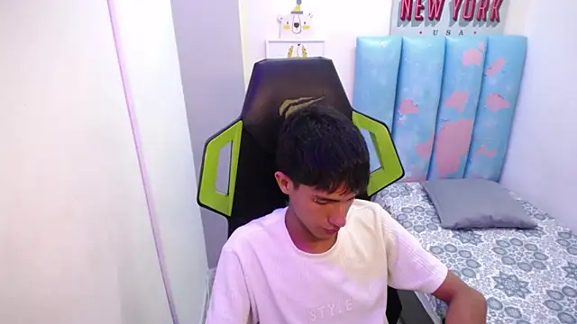 Akyra latinn online show from April 2026 05:03:01 AM