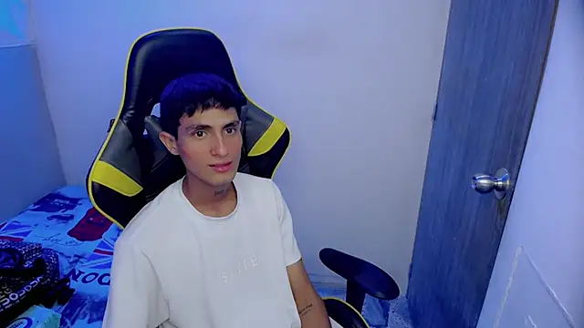 Akyra latinn online show from February 2026 09:48:02 PM