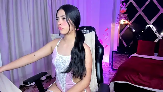 Lucia 24x online show from April 2026 11:11:01 PM