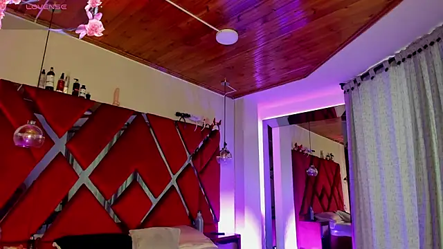 Lucia 24x online show from March 2026 12:11:02 PM