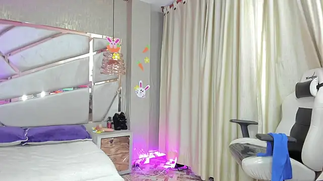 francis 20 online show from April 2026 01:35:02 PM