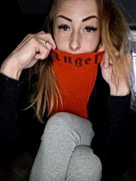 dewimp1 online show from April 2026 06:09:02 PM