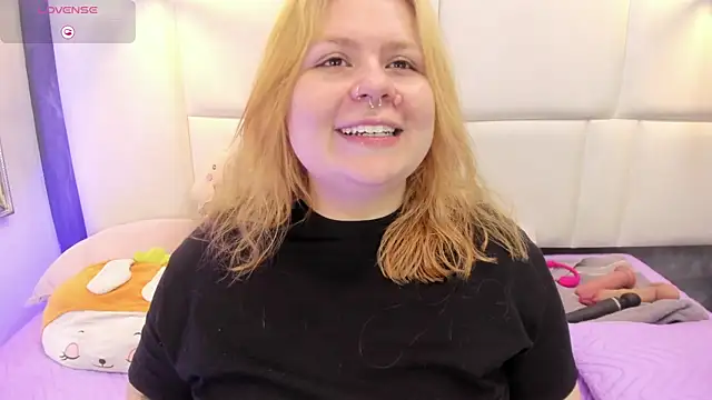 Snapshot of Martina_armos chatting on May 2026 01:28:01 PM Martina armos online show from May 2026 01:28:01 PM