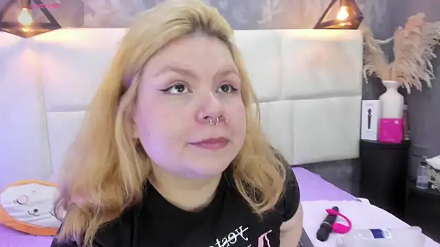 Snapshot of Martina_armos chatting on May 2026 01:41:01 PM Martina armos online show from May 2026 01:41:01 PM