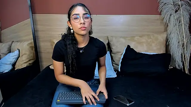 scarlett25   online show from March 2026 07:59:02 PM