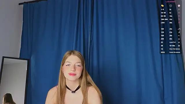 Snapshot of AliceRandewu chatting on February 2026 07:43:01 PM AliceRandewu online show from February 2026 07:43:01 PM