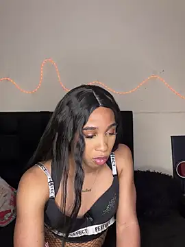 Snapshot of YourDreamReal chatting on March 2026 11:01:02 PM YourDreamReal online show from March 2026 11:01:02 PM