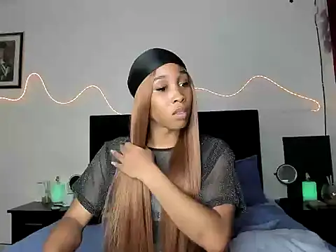 Snapshot of YourDreamReal chatting on February 2026 01:12:01 AM YourDreamReal online show from February 2026 01:12:01 AM