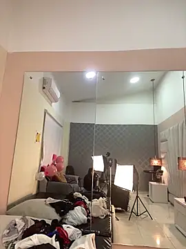 JuliaaVega online show from February 2026 12:05:02 PM