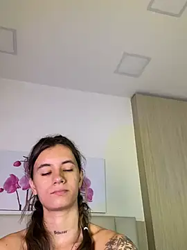 JuliaColemann online show from May 2026 12:01:02 PM