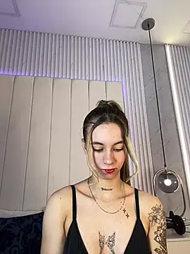 JuliaColemann online show from February 2026 12:23:02 PM