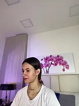 JuliaColemann online show from June 2026 12:05:01 PM