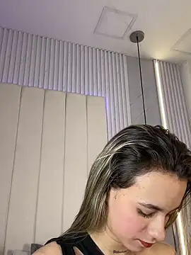 JuliaColemann online show from April 2026 12:01:01 PM