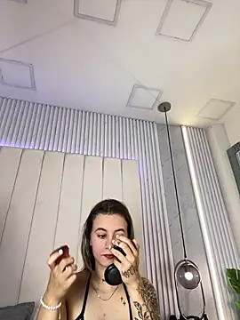 JuliaColemann online show from April 2026 12:01:01 PM