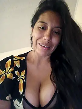 Snapshot of LizaLorini chatting on April 2026 05:43:01 PM LizaLorini online show from April 2026 05:43:01 PM