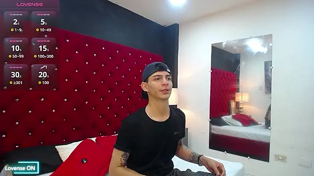 Logan Woods online show from February 2026 09:42:01 PM