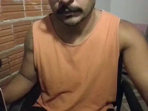 Snapshot of moreno18rn chatting on April 2026 08:35:01 PM moreno18rn online show from April 2026 08:35:01 PM