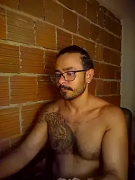 Snapshot of moreno18rn chatting on April 2026 12:39:01 AM moreno18rn online show from April 2026 12:39:01 AM