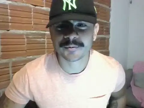 Snapshot of moreno18rn chatting on April 2026 11:39:01 AM moreno18rn online show from April 2026 11:39:01 AM