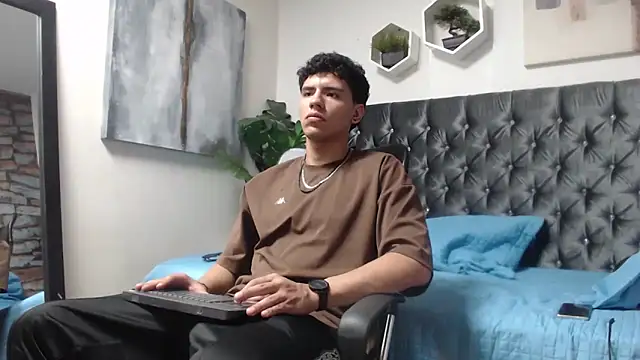 Tobias Vega online show from March 2026 11:40:01 PM