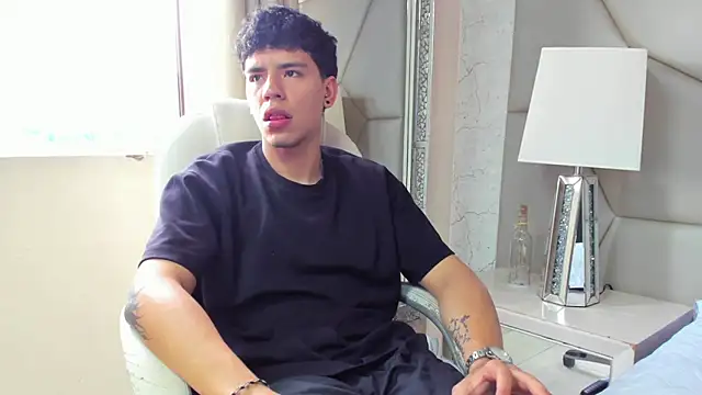 Tobias Vega online show from April 2026 09:43:01 PM