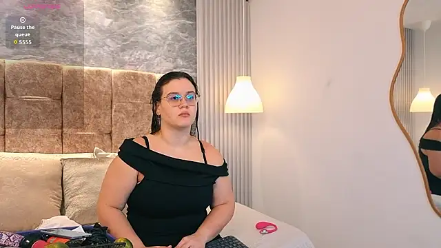 zoe hugeboobs online show from March 2026 12:02:02 PM