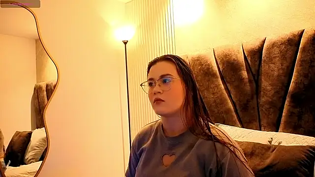 zoe hugeboobs online show from February 2026 12:01:02 PM