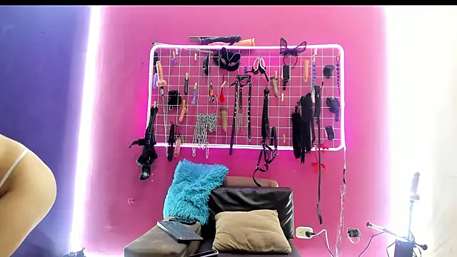 Slave Melany bdsm online show from May 2026 02:04:02 PM