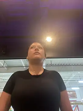 Snapshot of lizzy_luminair chatting on February 2026 03:41:02 PM lizzy luminair online show from February 2026 03:41:02 PM