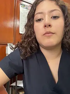 Snapshot of lizzy_luminair chatting on February 2026 07:00:02 PM lizzy luminair online show from February 2026 07:00:02 PM