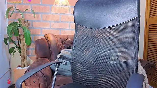 mister eithan online show from March 2026 02:39:01 AM