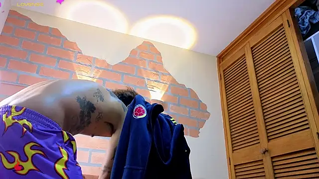 mister eithan online show from February 2026 02:33:01 AM