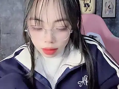 Snapshot of Suki_99 chatting on February 2026 05:04:01 PM Suki 99 online show from February 2026 05:04:01 PM