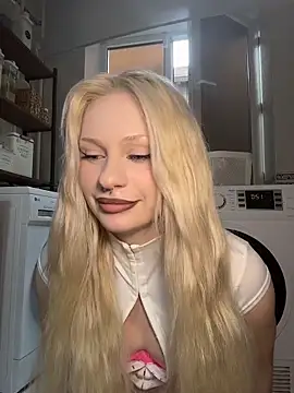 DayaFoxy online show from April 2026 01:17:02 PM