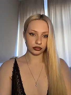 DayaFoxy online show from April 2026 01:07:02 PM