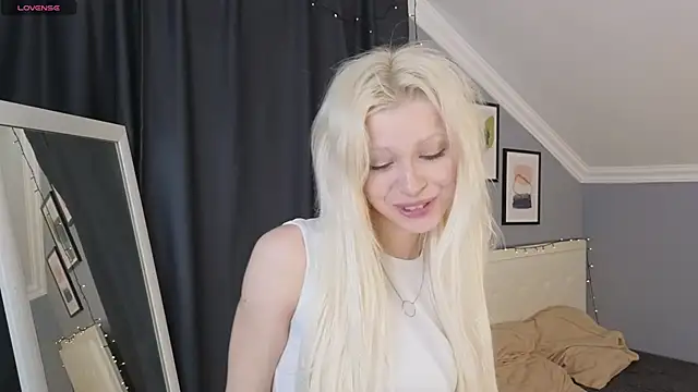 Naomi Demio online show from April 2026 12:34:01 PM