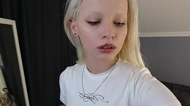 Naomi Demio online show from March 2026 12:10:02 PM