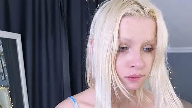 Naomi Demio online show from March 2026 01:22:01 PM