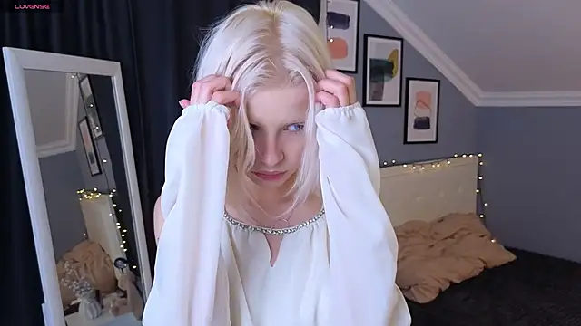 Naomi Demio online show from March 2026 12:37:02 PM