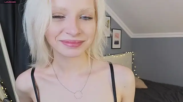 Naomi Demio online show from March 2026 12:18:02 PM