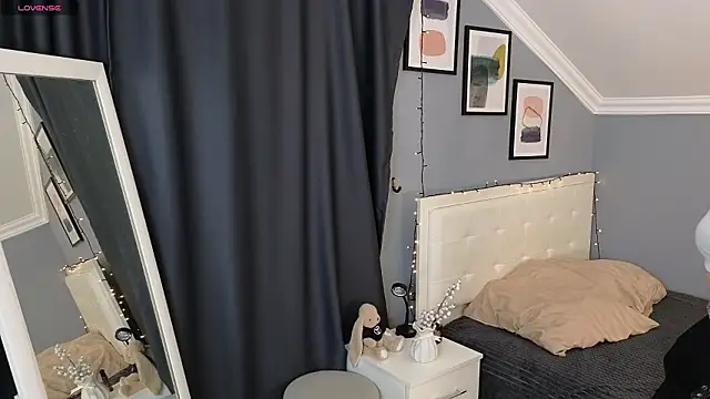 Naomi Demio online show from March 2026 12:17:02 PM