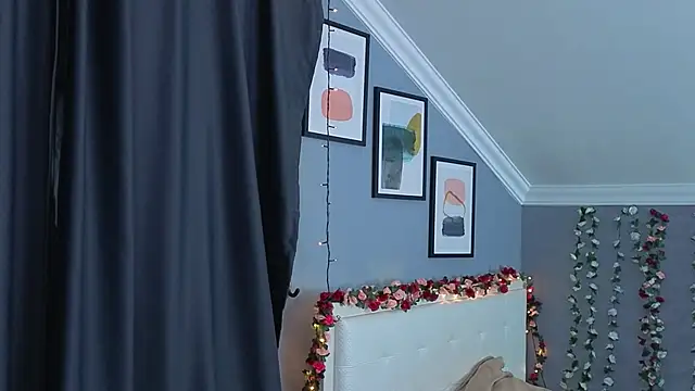 Naomi Demio online show from May 2026 12:20:01 PM