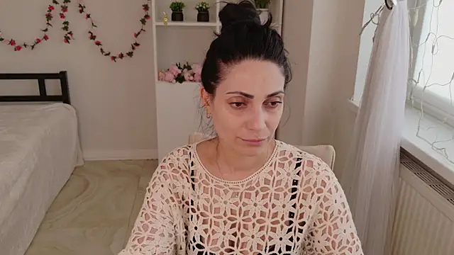 LovelyBeatrice online show from May 2026 10:35:02 AM