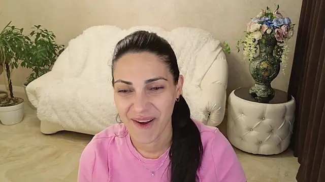 LovelyBeatrice online show from April 2026 12:20:01 PM