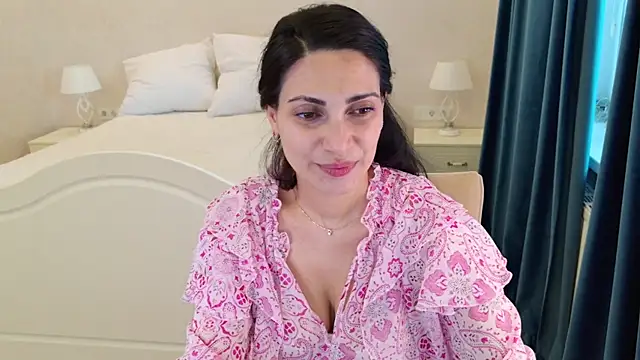 Snapshot of LovelyBeatrice chatting on June 2026 04:39:01 PM LovelyBeatrice online show from June 2026 04:39:01 PM