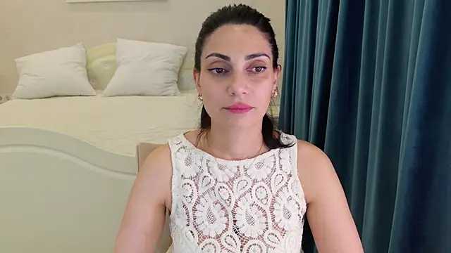 Snapshot of LovelyBeatrice chatting on June 2026 06:24:01 PM LovelyBeatrice online show from June 2026 06:24:01 PM