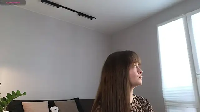 MillaKowal online show from April 2026 04:20:02 AM