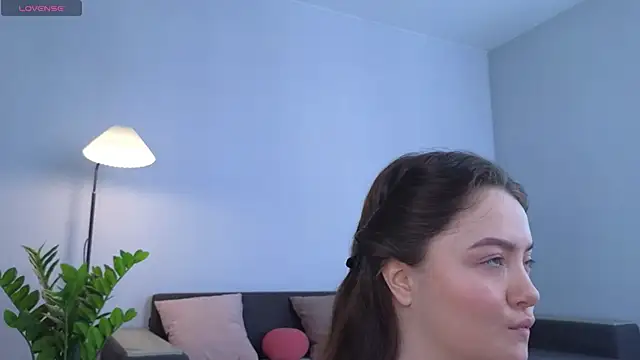 Snapshot of MillaKowal chatting on February 2026 06:24:02 AM MillaKowal online show from February 2026 06:24:02 AM