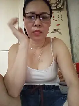 Snapshot of Nuna_689 chatting on June 2026 10:02:03 AM Nuna 689 online show from June 2026 10:02:03 AM
